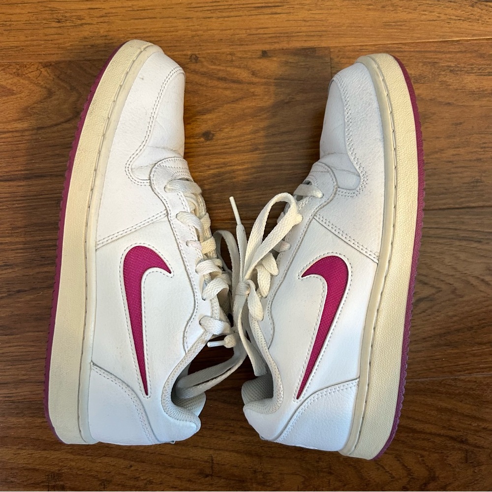 Nike White and Pink Sneakers Size 7 - Picture 4 of 5